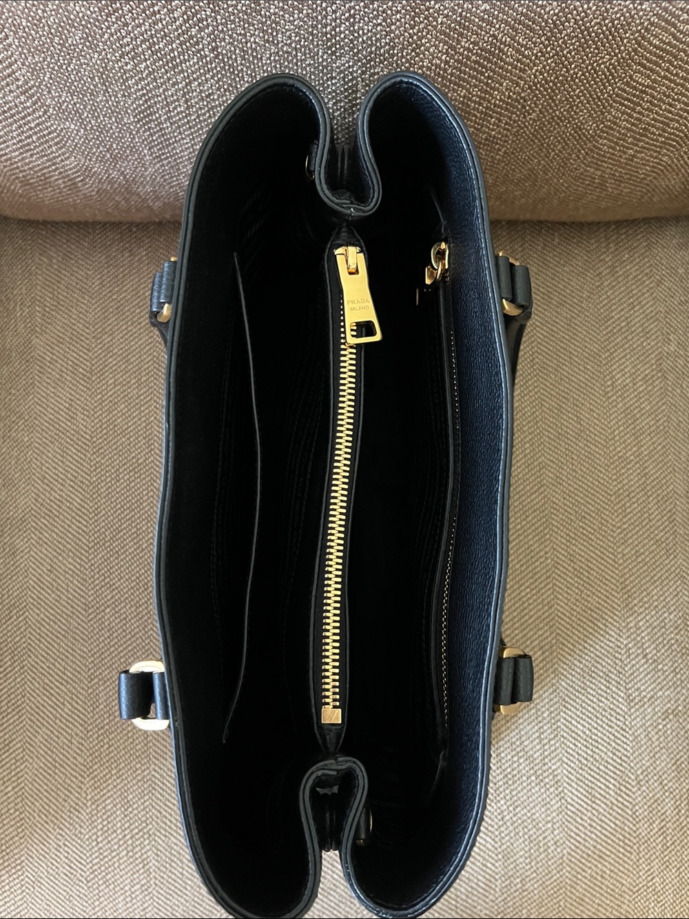 Elegant Like New Prada Black Leather Top-Handle Purse - Picture 7 of 13